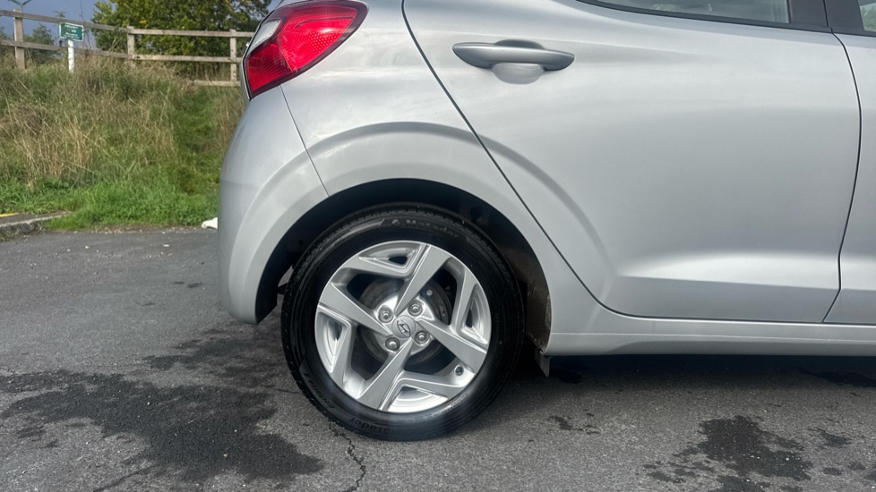 Hyundai i10 1.0 MPi SE Connect 5dr Petrol Hatchback - Image 7
