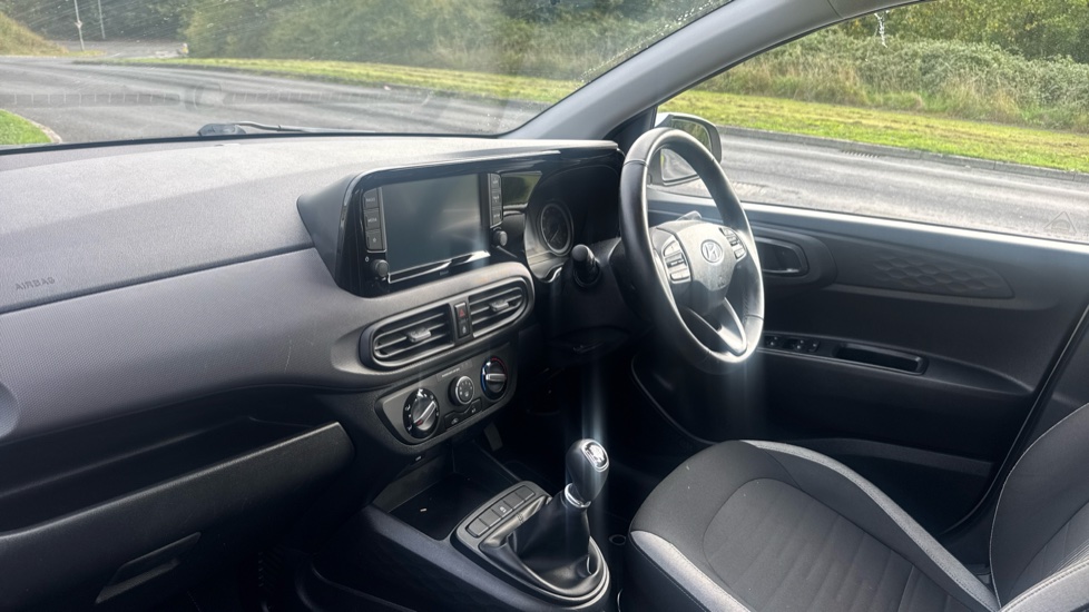 Hyundai i10 1.0 MPi SE Connect 5dr Petrol Hatchback - Image 9