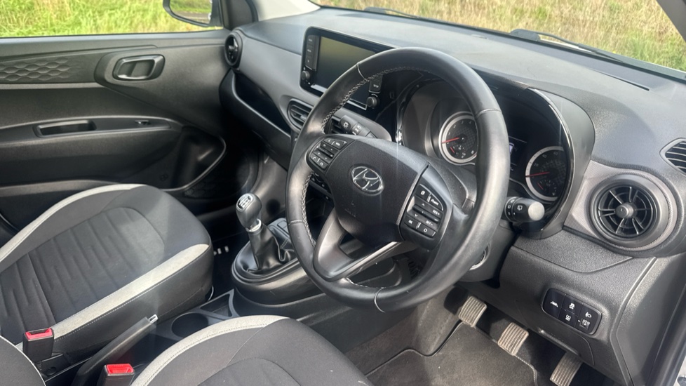 Hyundai i10 1.0 MPi SE Connect 5dr Petrol Hatchback - Image 11
