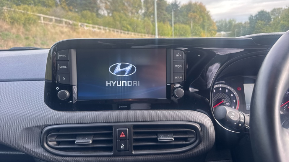 Hyundai i10 1.0 MPi SE Connect 5dr Petrol Hatchback - Image 12