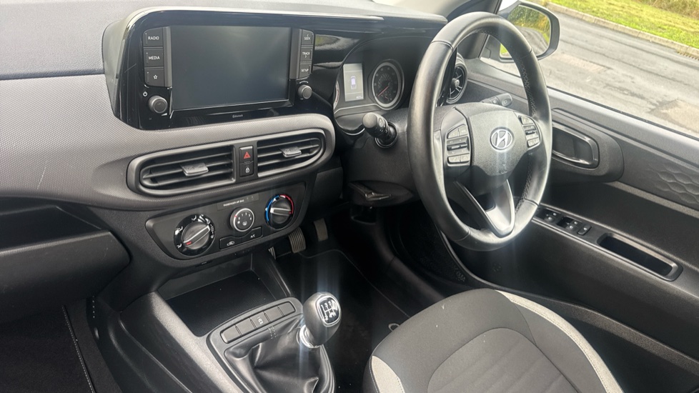 Hyundai i10 1.0 MPi SE Connect 5dr Petrol Hatchback - Image 14