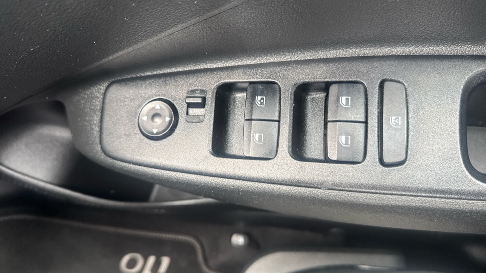 Hyundai i10 1.0 MPi SE Connect 5dr Petrol Hatchback - Image 24