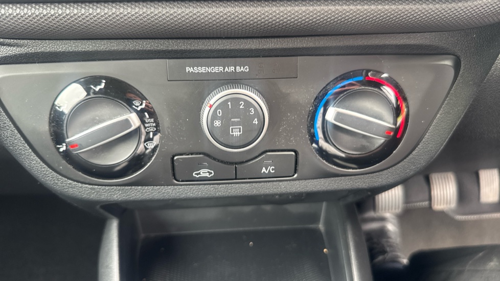 Hyundai i10 1.0 MPi SE Connect 5dr Petrol Hatchback - Image 29