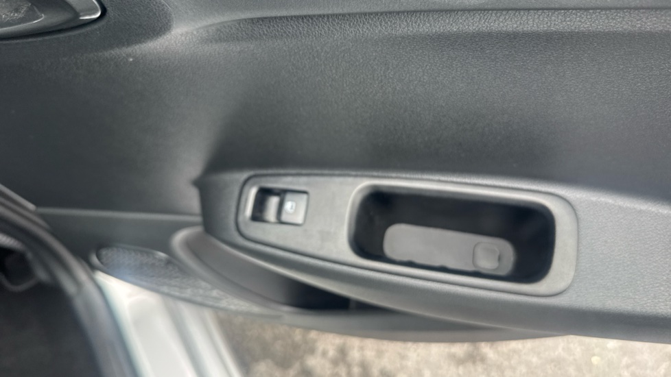 Hyundai i10 1.0 MPi SE Connect 5dr Petrol Hatchback - Image 30
