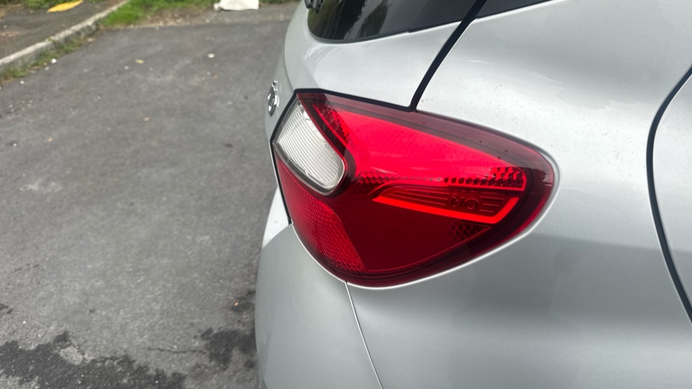 Hyundai i10 1.0 MPi SE Connect 5dr Petrol Hatchback - Image 31