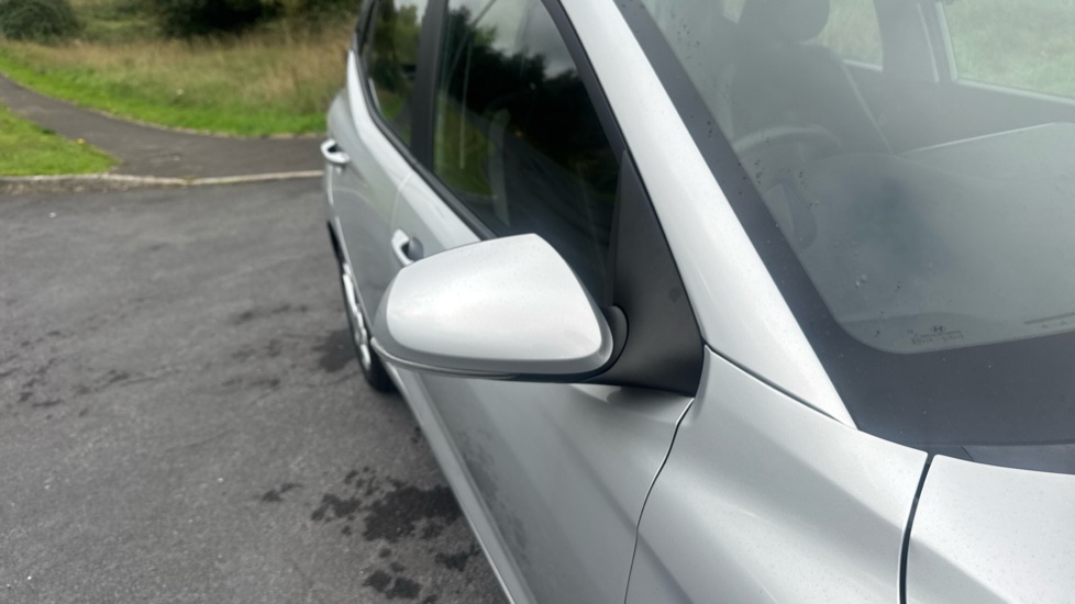 Hyundai i10 1.0 MPi SE Connect 5dr Petrol Hatchback - Image 32
