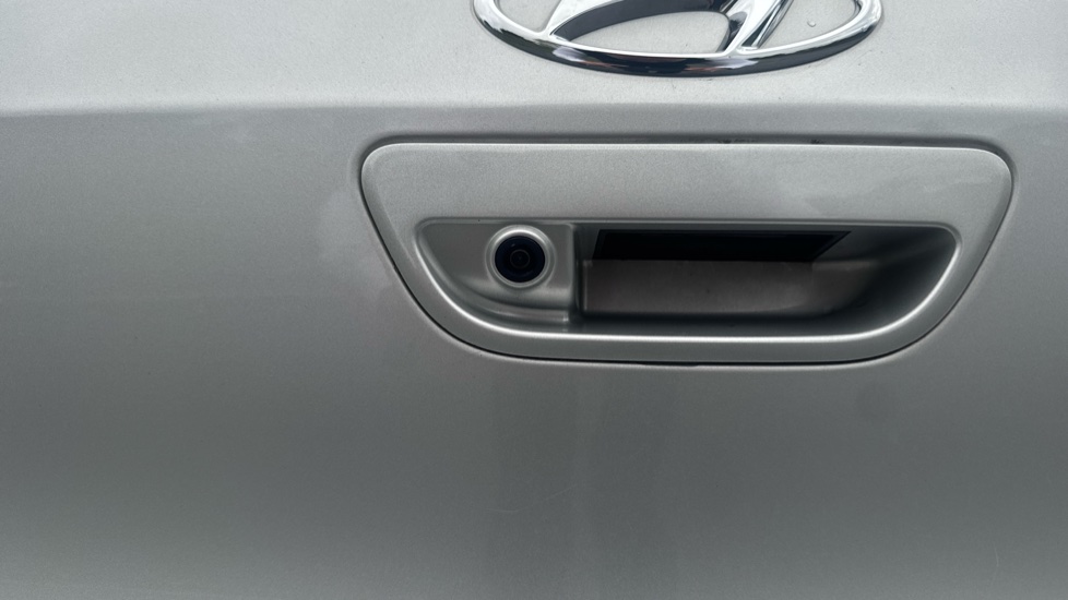 Hyundai i10 1.0 MPi SE Connect 5dr Petrol Hatchback - Image 35