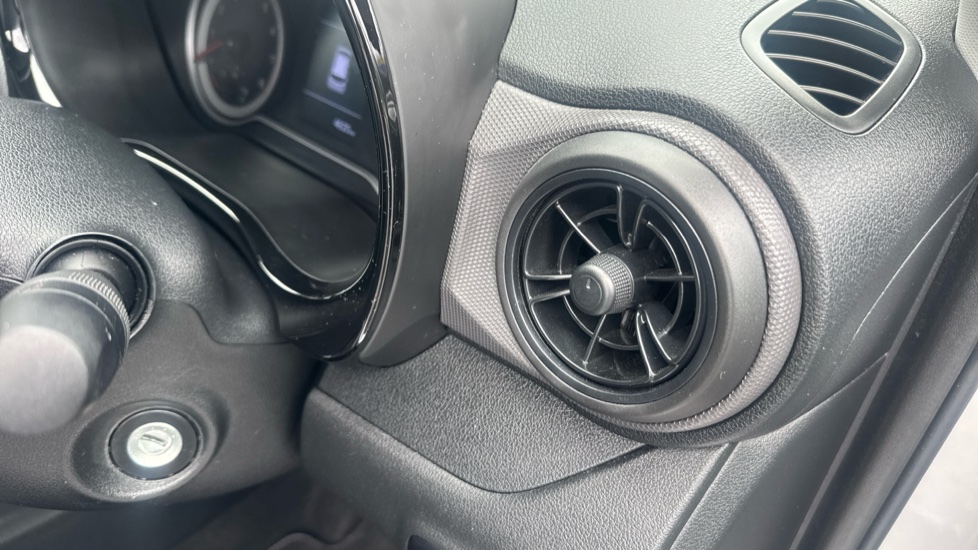 Hyundai i10 1.0 MPi SE Connect 5dr Petrol Hatchback - Image 37