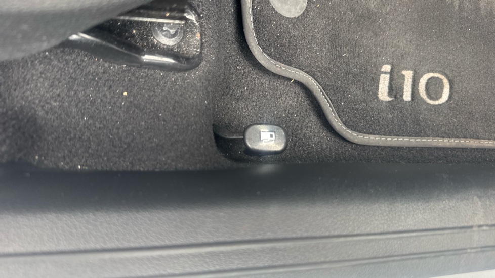 Hyundai i10 1.0 MPi SE Connect 5dr Petrol Hatchback - Image 38