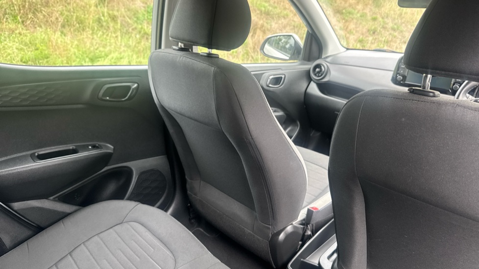 Hyundai i10 1.0 MPi SE Connect 5dr Petrol Hatchback - Image 39