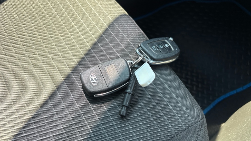 Hyundai i20 1.0T GDi 48V MHD SE Connect 5dr Petrol Hatchback - Image 20