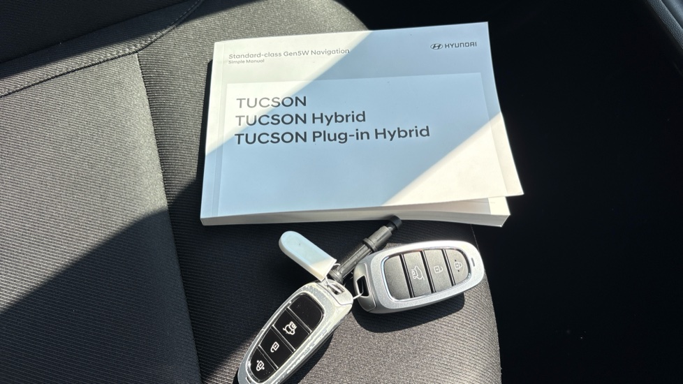 Hyundai TUCSON 1.6 TGDi Hybrid 230 Premium 5dr 2WD Auto Hybrid Estate - Image 19