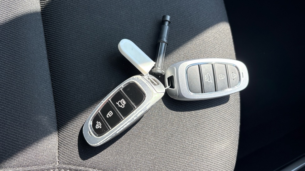 Hyundai TUCSON 1.6 TGDi Hybrid 230 Premium 5dr 2WD Auto Hybrid Estate - Image 20