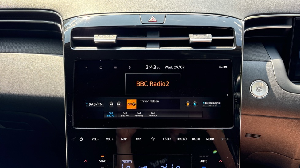 Hyundai TUCSON 1.6 TGDi Hybrid 230 Premium 5dr 2WD Auto Hybrid Estate - Image 30