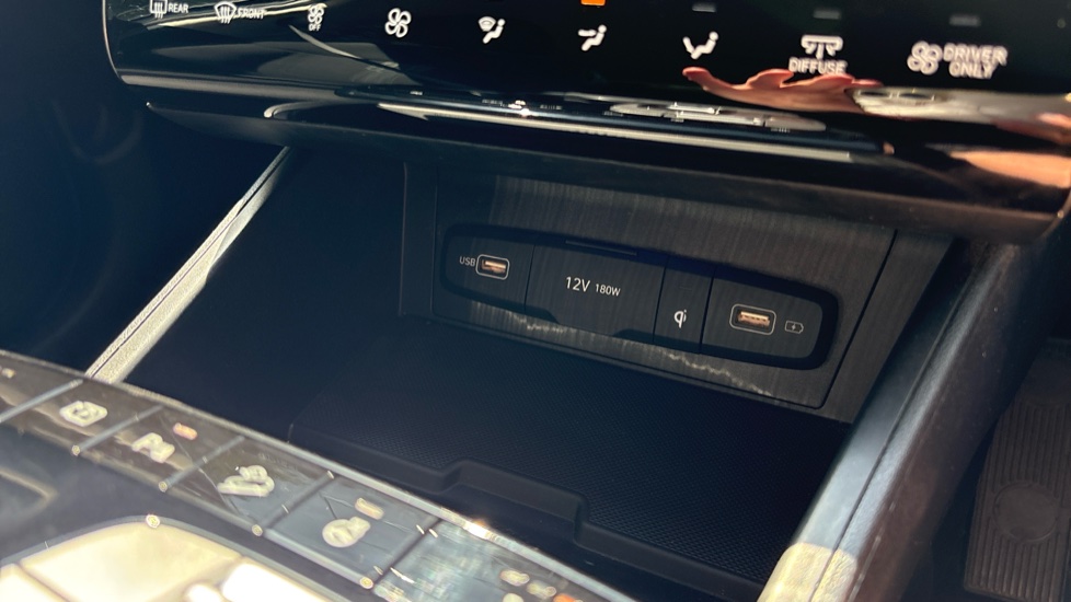 Hyundai TUCSON 1.6 TGDi Hybrid 230 Premium 5dr 2WD Auto Hybrid Estate - Image 35
