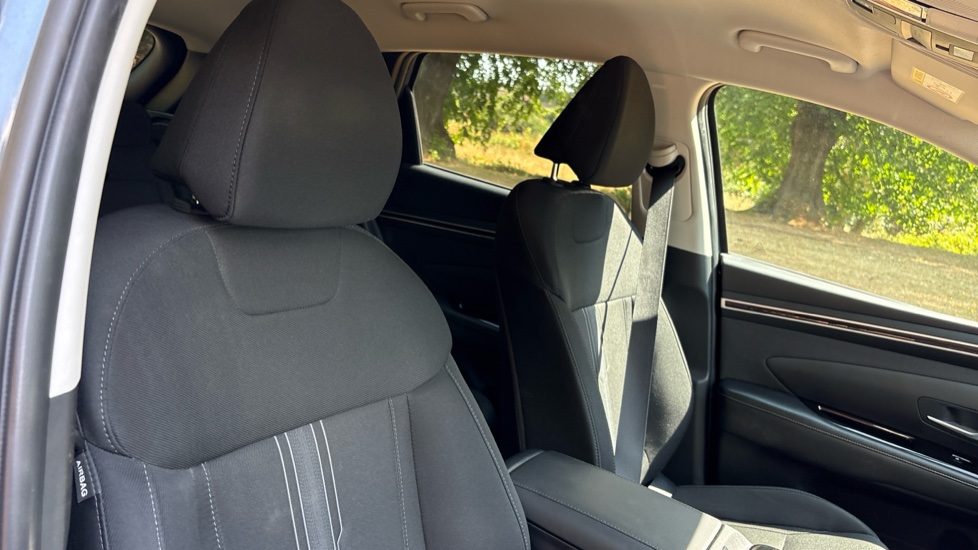 Hyundai TUCSON 1.6 TGDi Hybrid 230 Premium 5dr 2WD Auto Hybrid Estate - Image 43