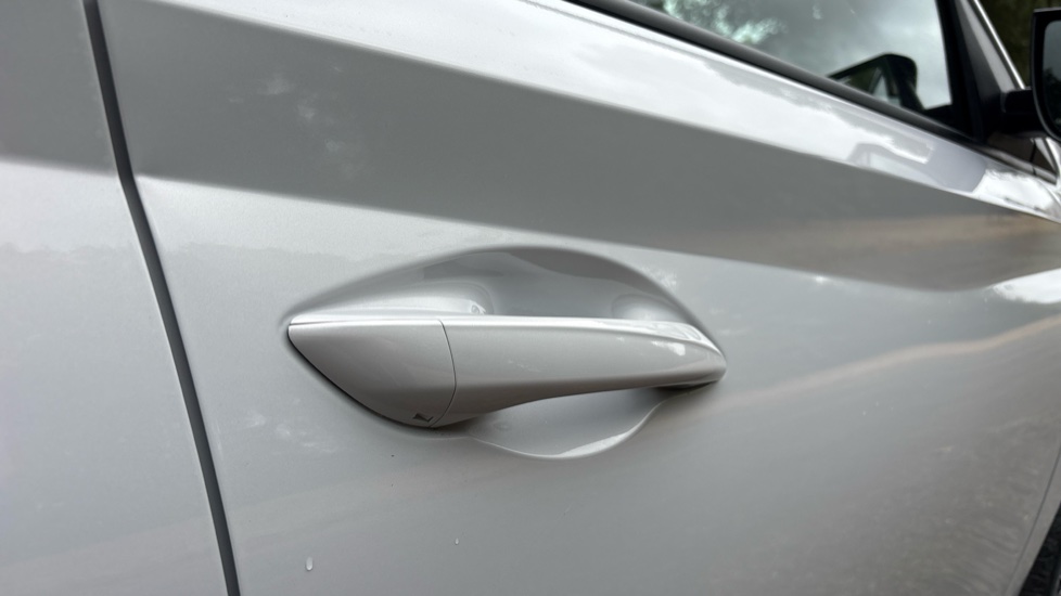 Hyundai i20 1.0T GDi 90 Black Line 5dr Petrol Hatchback - Image 25