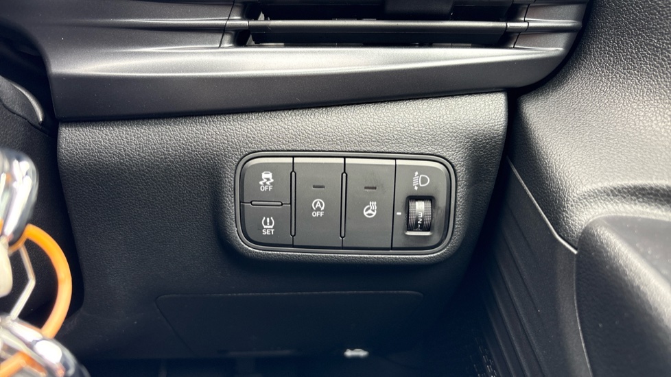 Hyundai i20 1.0T GDi 90 Black Line 5dr Petrol Hatchback - Image 40