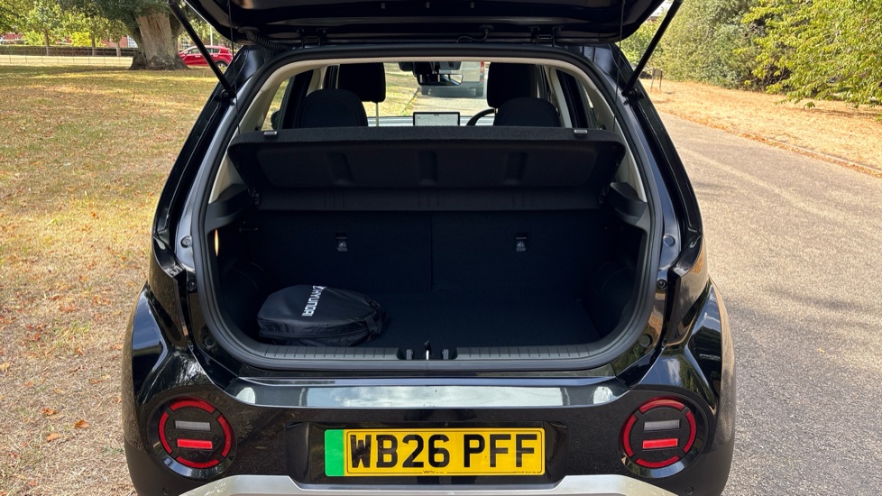 Hyundai INSTER 85kW 01 49kWh 5dr Auto Electric Hatchback - Image 4