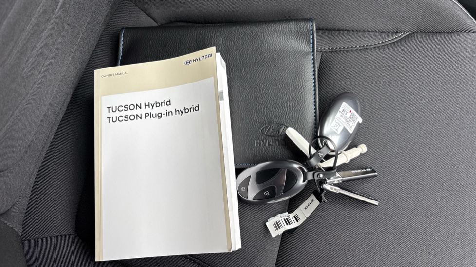 Hyundai TUCSON 1.6T 239 Hybrid Black Line 5dr Auto Hybrid Estate - Image 19