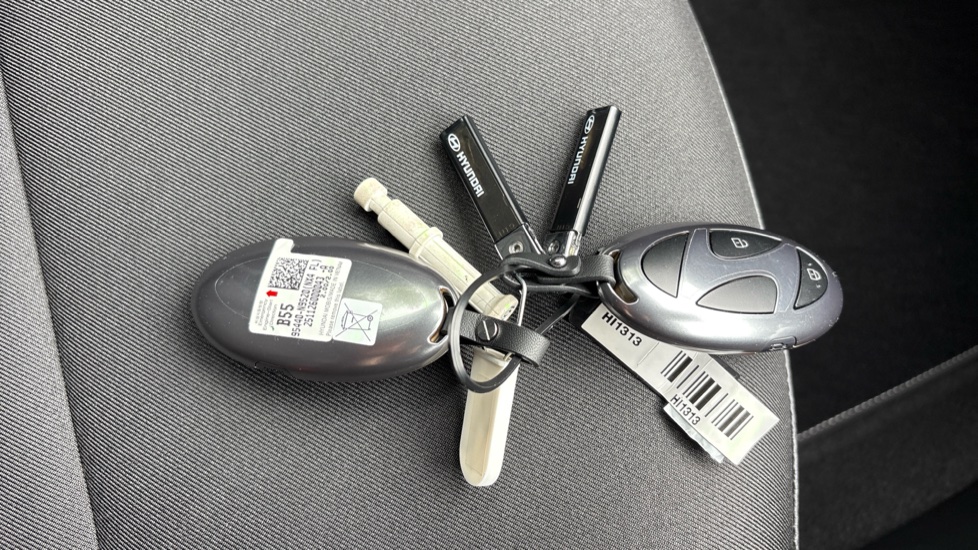 Hyundai TUCSON 1.6T 239 Hybrid Black Line 5dr Auto Hybrid Estate - Image 20