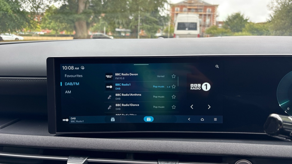 Hyundai TUCSON 1.6T 239 Hybrid Black Line 5dr Auto Hybrid Estate - Image 30