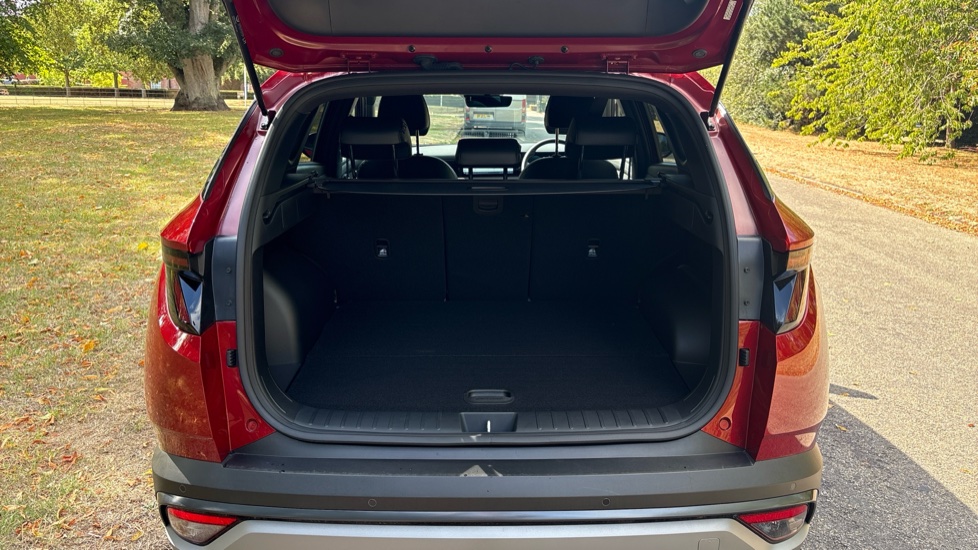 Hyundai TUCSON 1.6T 239 Hybrid Black Line 5dr Auto Hybrid Estate - Image 4