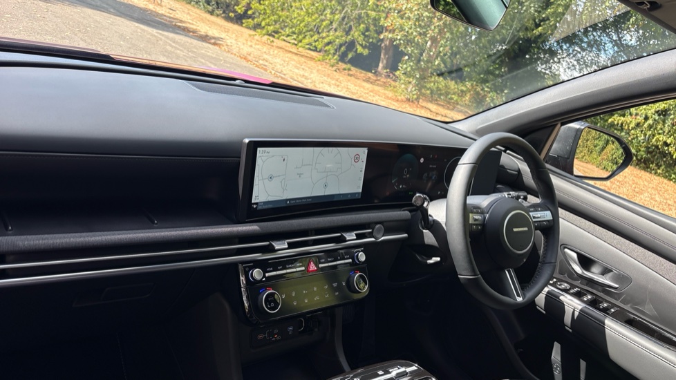 Hyundai TUCSON 1.6T 239 Hybrid Black Line 5dr Auto Hybrid Estate - Image 9