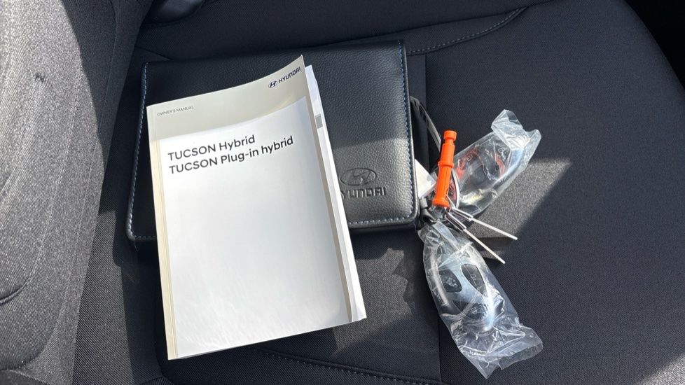 Hyundai TUCSON 1.6T 239 Hybrid Black Line 5dr Auto Hybrid Estate - Image 19
