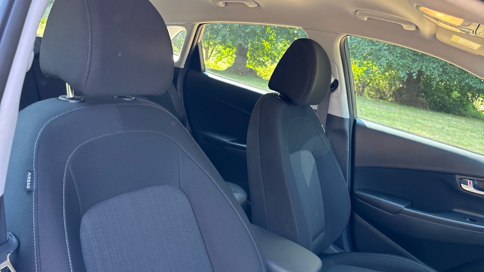 Hyundai KONA 1.0 TGDi 48V MHEV SE Connect 5dr Petrol Hatchback - Image 43