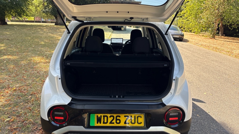 Hyundai INSTER 85kW 02 49kWh 5dr Auto Electric Hatchback - Image 4