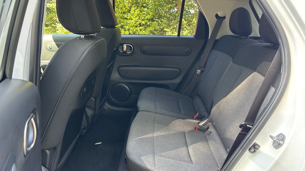 Hyundai INSTER 85kW 02 49kWh 5dr Auto Electric Hatchback - Image 16
