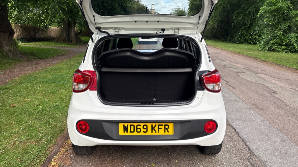 Hyundai i10 1.0 Play 5dr Petrol Hatchback - Image 4