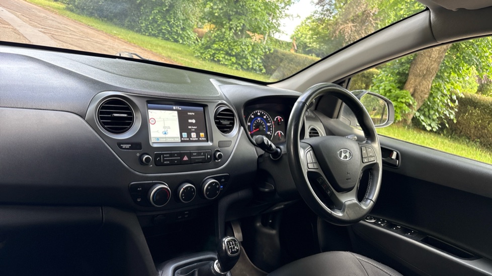 Hyundai i10 1.0 Play 5dr Petrol Hatchback - Image 9