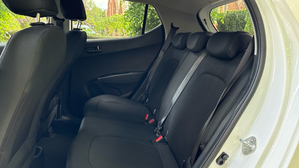 Hyundai i10 1.0 Play 5dr Petrol Hatchback - Image 16