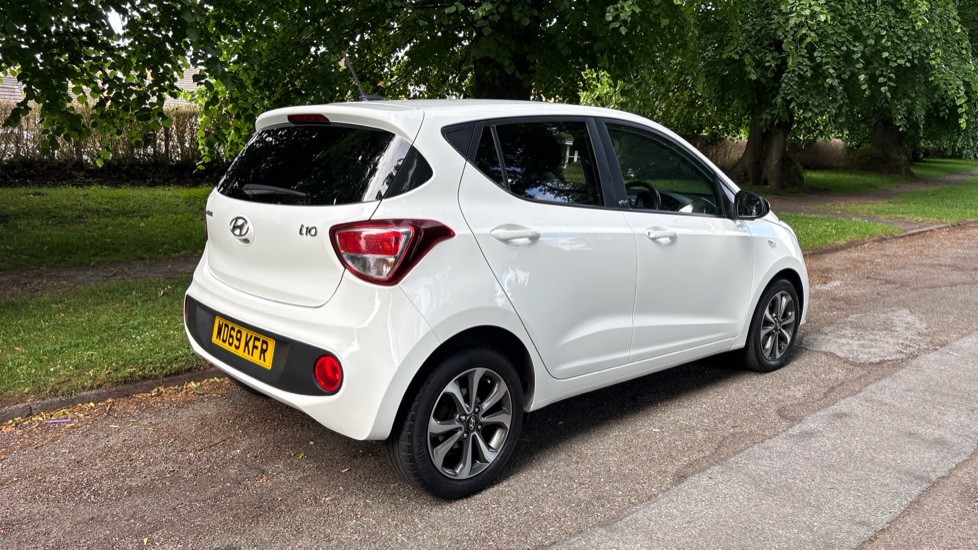 Hyundai i10 1.0 Play 5dr Petrol Hatchback - Image 28