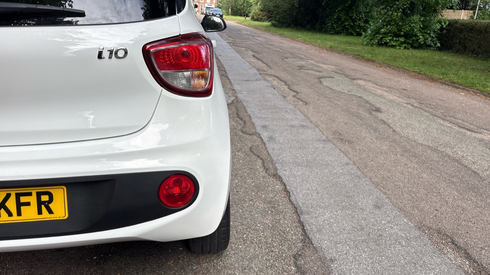 Hyundai i10 1.0 Play 5dr Petrol Hatchback - Image 29