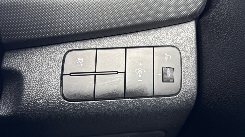 Hyundai i10 1.0 Play 5dr Petrol Hatchback - Image 40