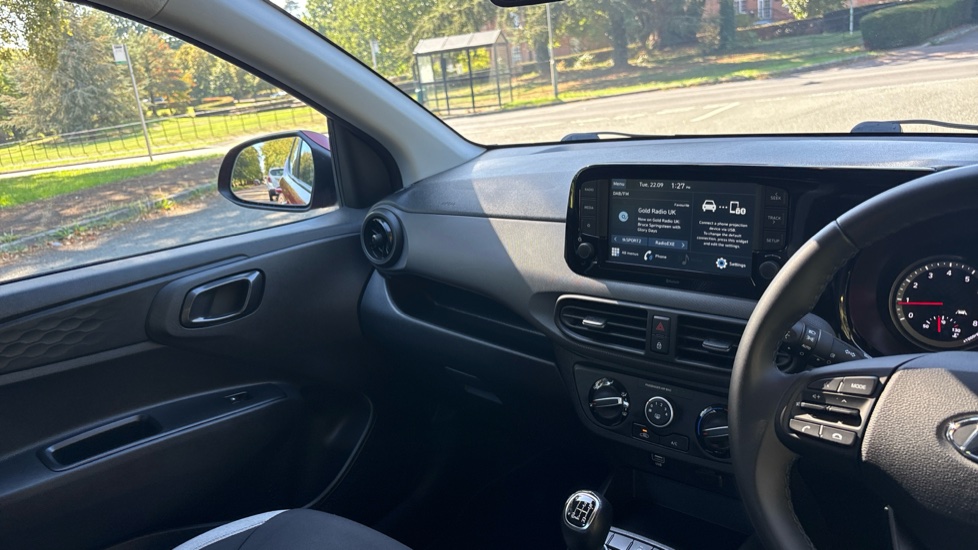 Hyundai i10 1.2 MPi SE Connect 5dr Petrol Hatchback - Image 14