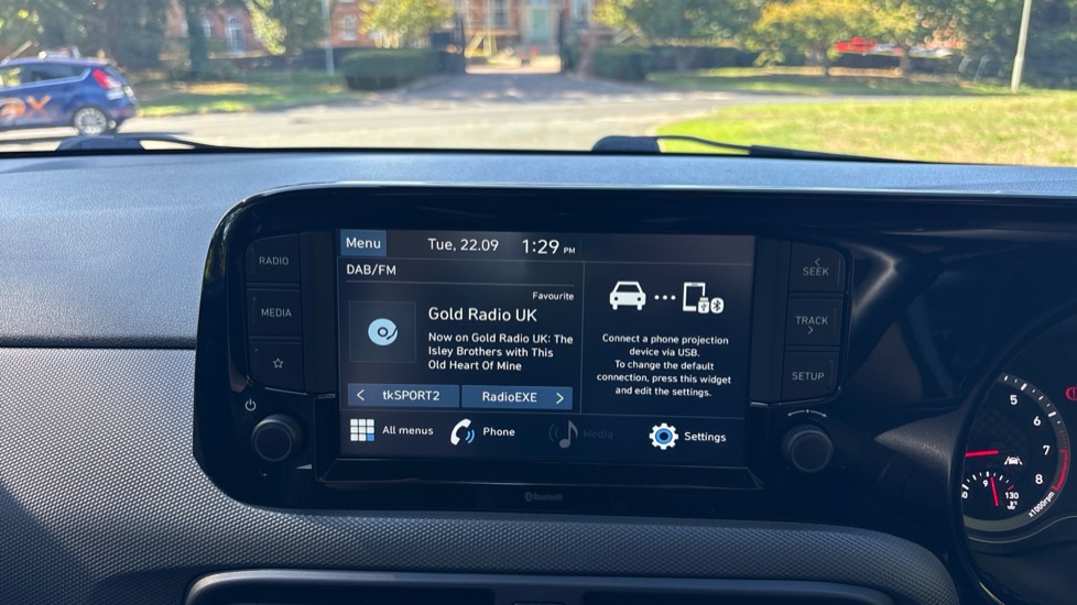 Hyundai i10 1.2 MPi SE Connect 5dr Petrol Hatchback - Image 33