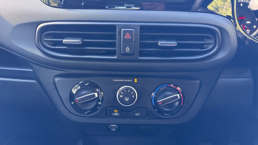 Hyundai i10 1.2 MPi SE Connect 5dr Petrol Hatchback - Image 34