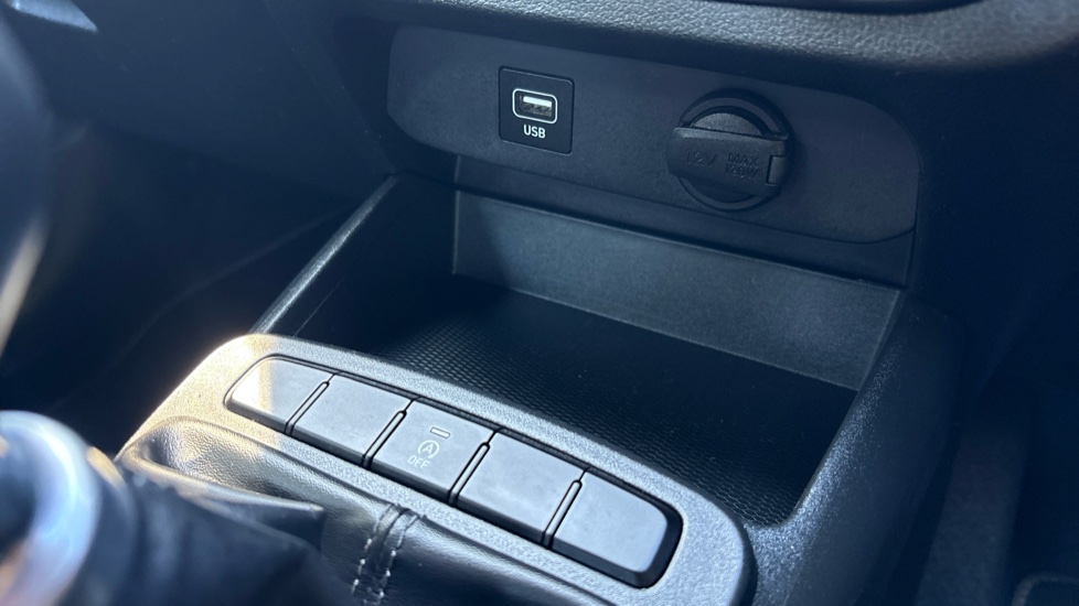 Hyundai i10 1.2 MPi SE Connect 5dr Petrol Hatchback - Image 35
