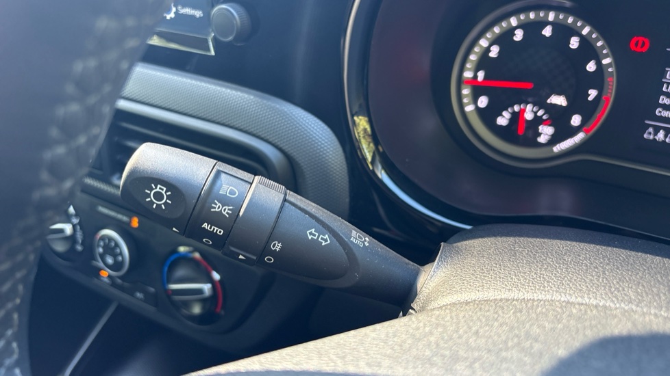 Hyundai i10 1.2 MPi SE Connect 5dr Petrol Hatchback - Image 39