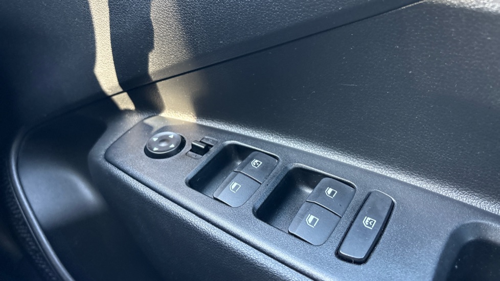 Hyundai i10 1.2 MPi SE Connect 5dr Petrol Hatchback - Image 41