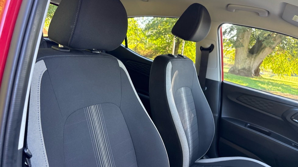 Hyundai i10 1.2 MPi SE Connect 5dr Petrol Hatchback - Image 43