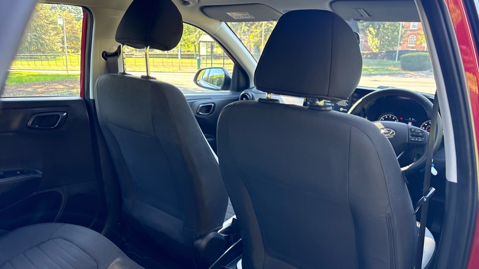 Hyundai i10 1.2 MPi SE Connect 5dr Petrol Hatchback - Image 44