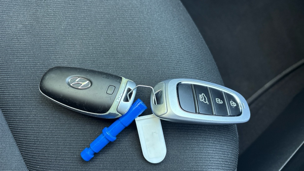 Hyundai TUCSON 1.6 TGDi Premium 5dr 2WD Petrol Estate - Image 20