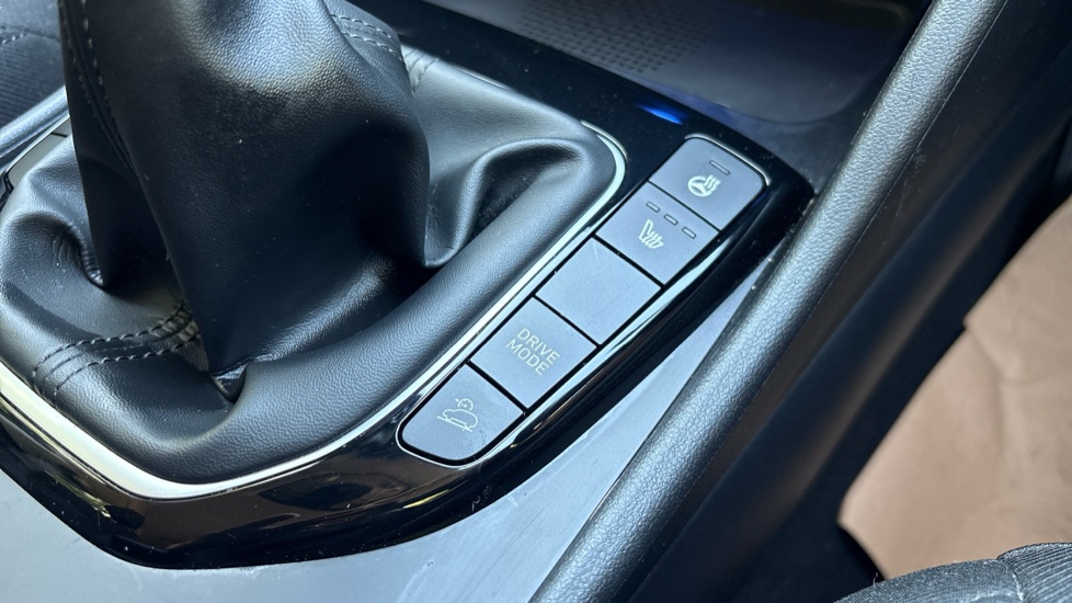 Hyundai TUCSON 1.6 TGDi Premium 5dr 2WD Petrol Estate - Image 37