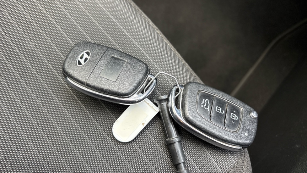Hyundai i20 1.0T GDi 48V MHD SE Connect 5dr Petrol Hatchback - Image 20