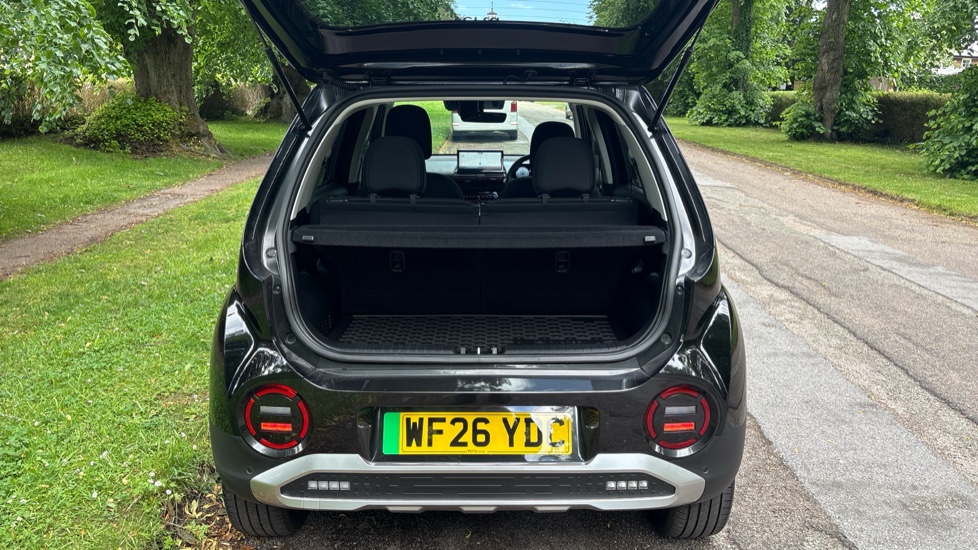 Hyundai INSTER 85kW 02 49kWh 5dr Auto Electric Hatchback - Image 4